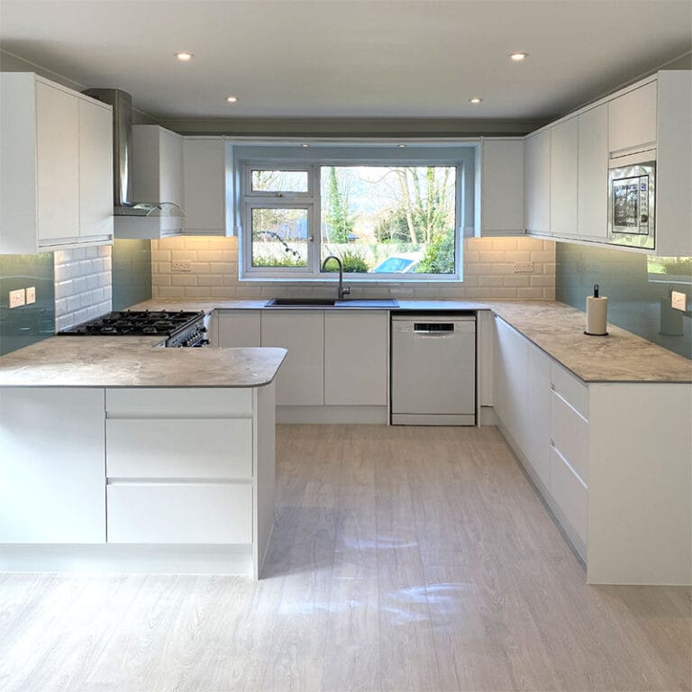Bright U-shape kitchen refurbishment